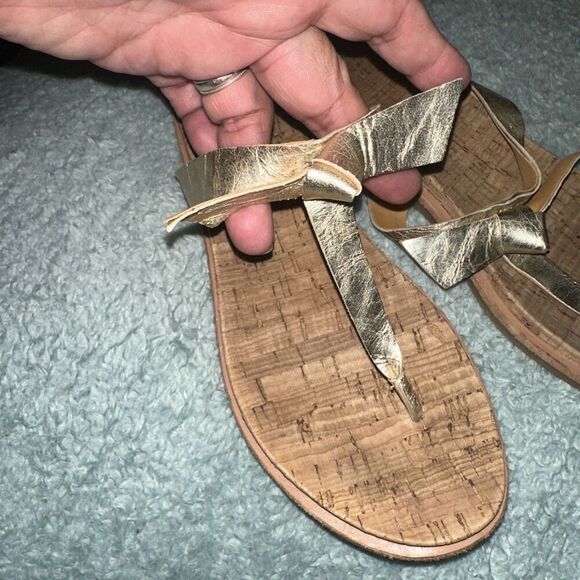 Kork-Ease Blake Metallic Leather Sandal Women’s 7 Light Gold Platino Thongs Cork - Picture 5 of 9